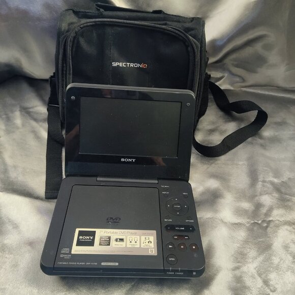 Sony DVP-FX750 7"Inch Widescreen Portable DVD Player - Carry Case - No Remote - Picture 1 of 6